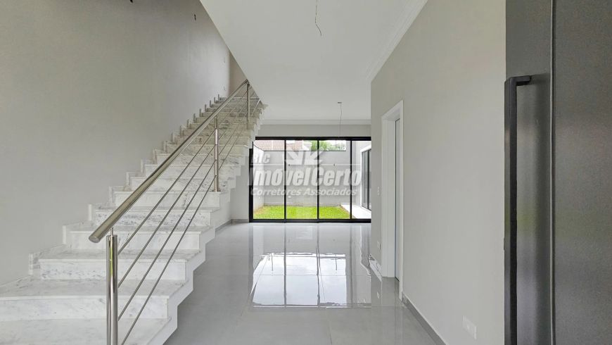Belíssimo sobrado novo em condomínio fechado de 198 m² com 3 suítes