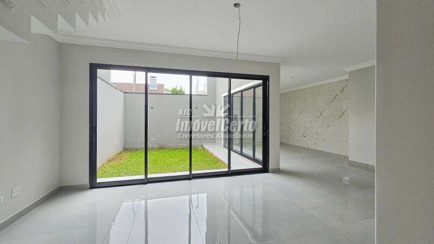 Belíssimo sobrado novo em condomínio fechado de 198 m² com 3 suítes