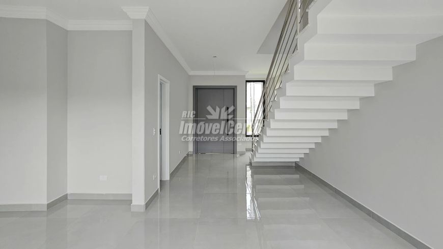 Belíssimo sobrado novo em condomínio fechado de 198 m² com 3 suítes