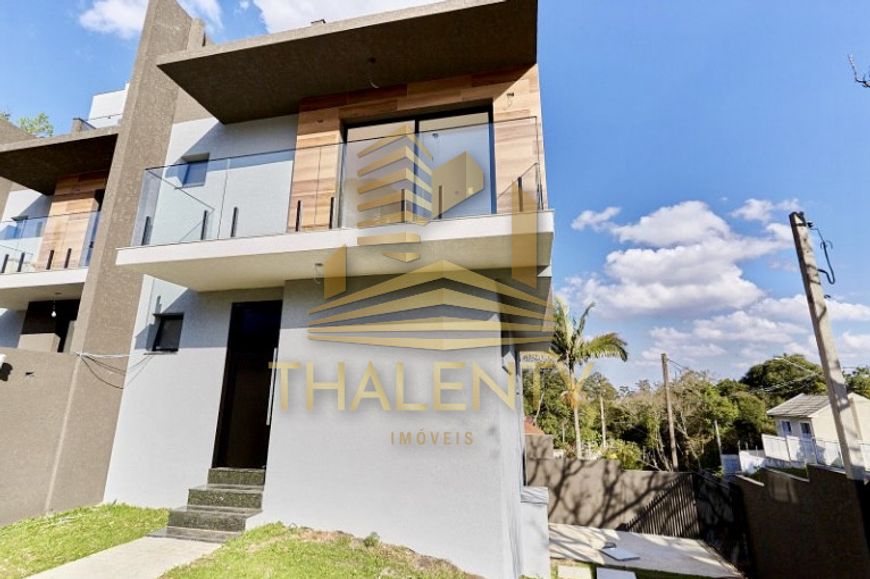 Sobrado Tríplex alto padrão de esquina próximo ao Colégio Marista, Festval, bancos e comércios varia