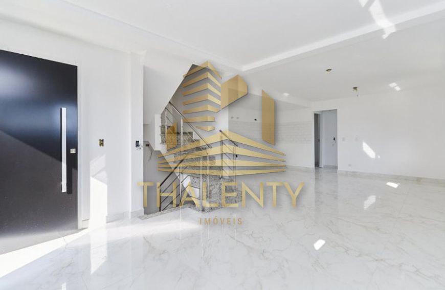 Sobrado Tríplex alto padrão de esquina próximo ao Colégio Marista, Festval, bancos e comércios varia