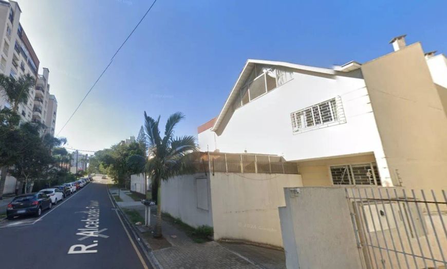 Sobrado 3 Dormitórios, 1 Suíte, 265 m², à venda por R$ 1.250.000 - Água Verde, Curitiba (PR)