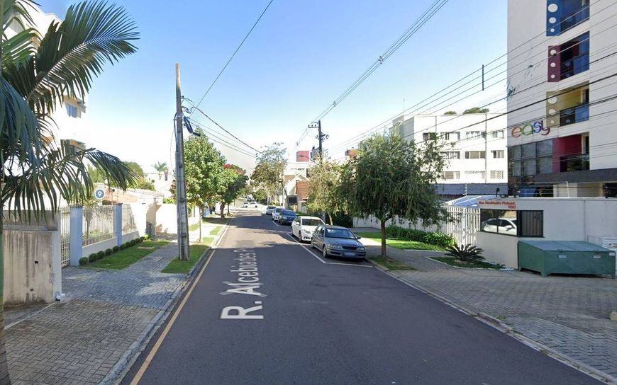 Sobrado 3 Dormitórios, 1 Suíte, 265 m², à venda por R$ 1.250.000 - Água Verde, Curitiba (PR)