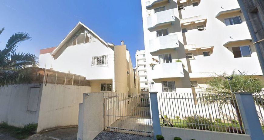 Sobrado 3 Dormitórios, 1 Suíte, 265 m², à venda por R$ 1.250.000 - Água Verde, Curitiba (PR)