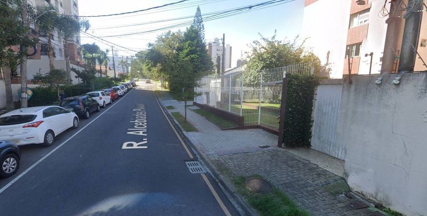 Sobrado 3 Dormitórios, 1 Suíte, 265 m², à venda por R$ 1.250.000 - Água Verde, Curitiba (PR)
