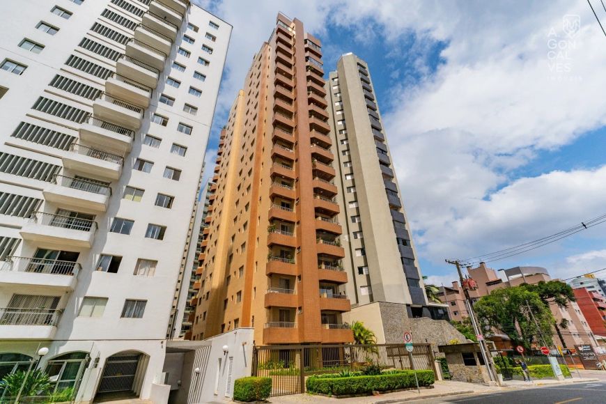 Apartamento, 03 Quartos, 02 Vagas, Andar Alto, Champagnat, Curitiba.