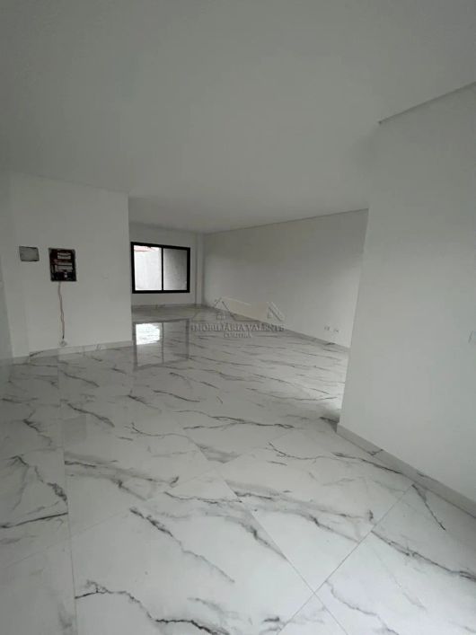Sobrado com 3 Quartos e 2 banheiros à Venda, 127 m² por R$ 859.900 no Xaxim
