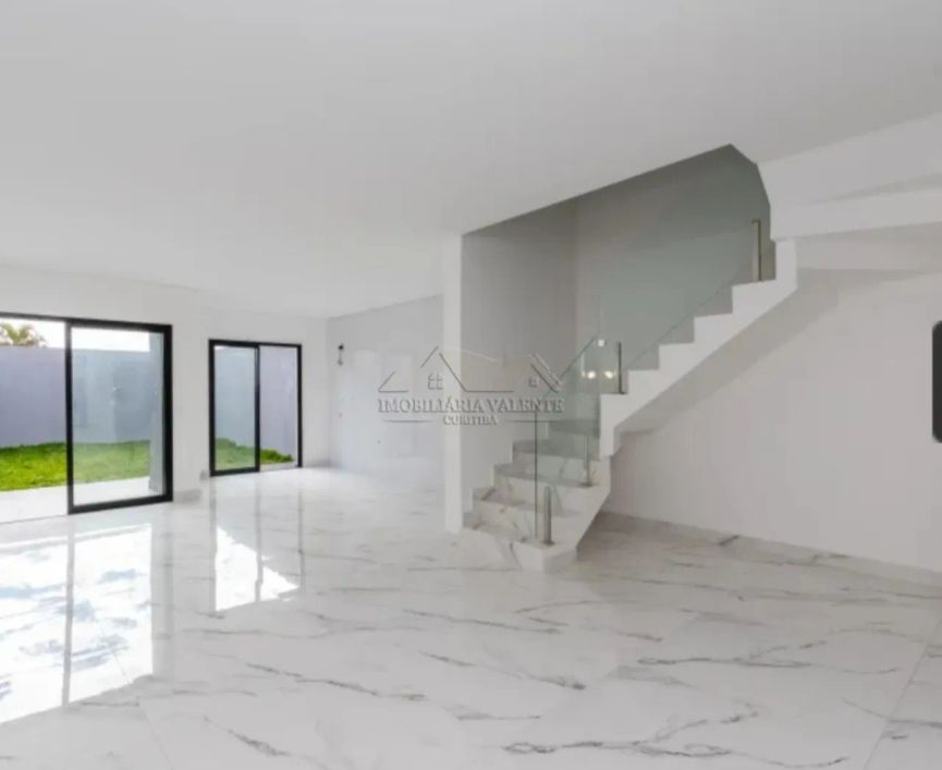 Sobrado com 3 Quartos e 2 banheiros à Venda, 127 m² por R$ 859.900 no Xaxim
