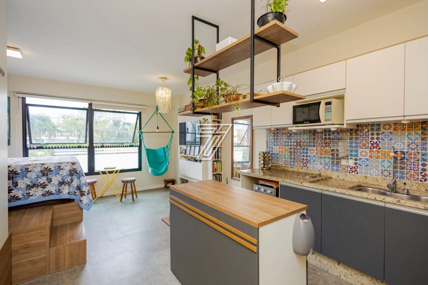 Studio a venda possui 30 metros quadrados com 1 quarto no Centro Cívico - Curitiba - PR