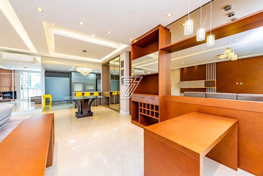 Apartamento / 3 suítes / Água Verde