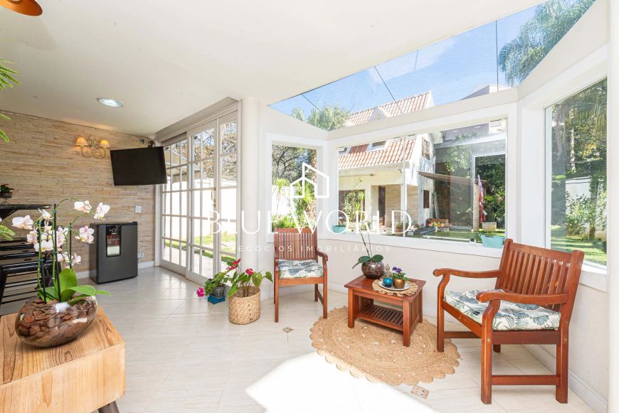 Casa com Quintal, 6 Quartos, 6 Banheiros no São Lourenço