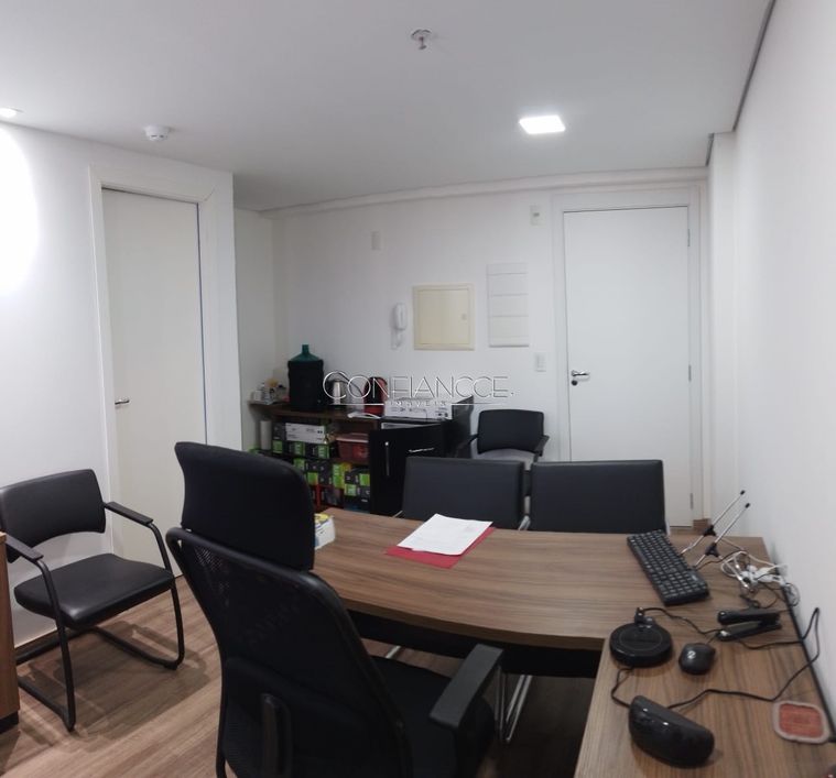 Sala comercial para venda no Centro de Curitiba/PR | Confiancce Imóveis