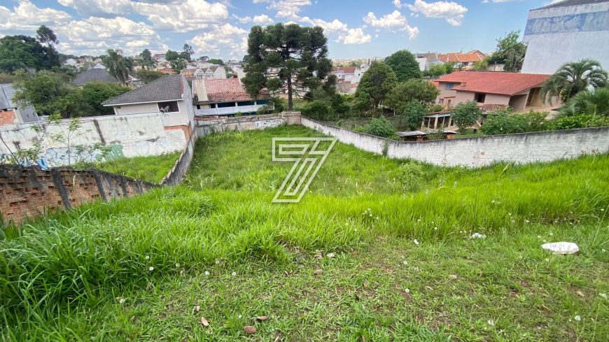 Imóvel para venda possui 468 metros quadrados em Santa Cândida - Curitiba - PR