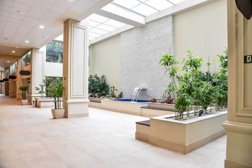 Loja 11 de 750m², na Galeria Guimarães &amp; Cia, a mais charmosa e moderna galeria no Centro de Cur