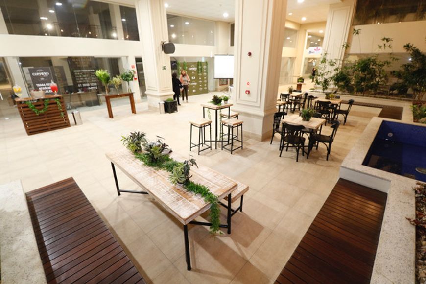 Loja 11 de 750m², na Galeria Guimarães &amp; Cia, a mais charmosa e moderna galeria no Centro de Cur
