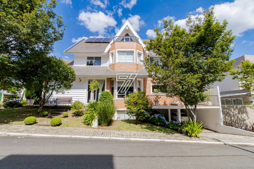 CASA COM 4 QUARTOS E 3 SUÍTES NO SÃO BRÁZ