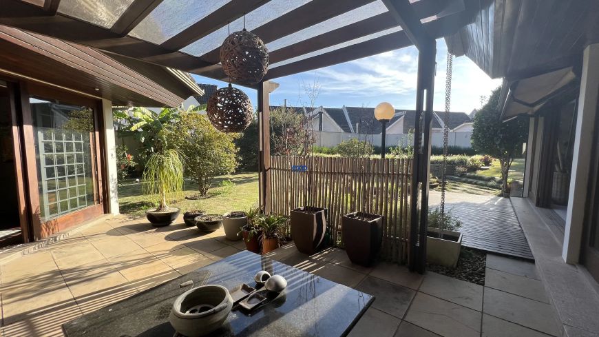 Linda Casa de Alto Padrão em Curitiba no Bairro Vista Alegre, pertinho do Parque Tanguá