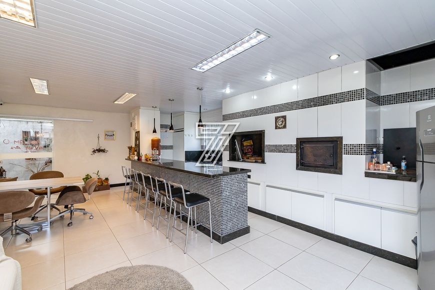 Casa Terrea a venda com 300m2 de 4 quartos no Orleans - Curitiba - PR