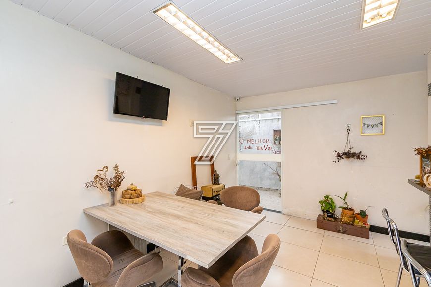 Casa Terrea a venda com 300m2 de 4 quartos no Orleans - Curitiba - PR