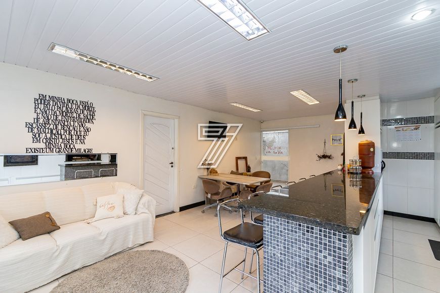 Casa Terrea a venda com 300m2 de 4 quartos no Orleans - Curitiba - PR