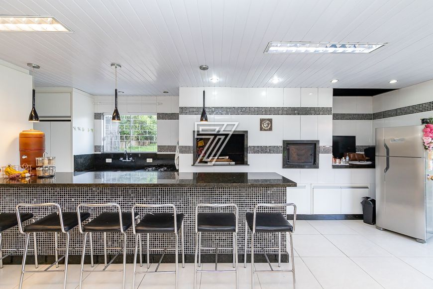 Casa Terrea a venda com 300m2 de 4 quartos no Orleans - Curitiba - PR