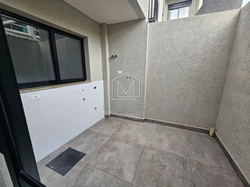 EXCELENTE SOBRADO TRIPLEX FRENTE RUA