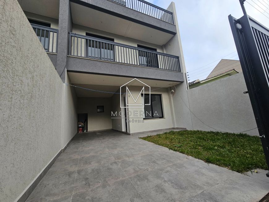 EXCELENTE SOBRADO TRIPLEX FRENTE RUA