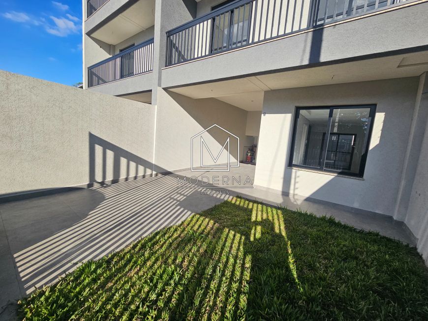EXCELENTE SOBRADO TRIPLEX FRENTE RUA
