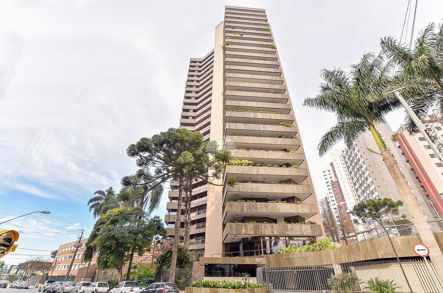 Apartamento para venda tem 731 metros quadrados com 4 quartos em Cabral - Curitiba - PR