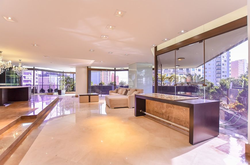 Apartamento para venda tem 731 metros quadrados com 4 quartos em Cabral - Curitiba - PR