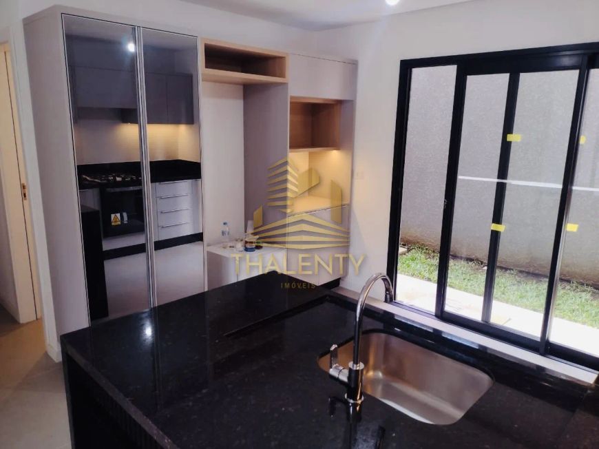 Sobrado Triplex alto padrão de frente para rua, com 141.75 metros privativos no Pilarzinho!