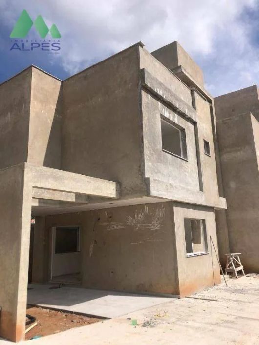 Sobrado com 3 dormitórios à venda, 120 m² por R$ 720.000,00 - Uberaba - Curitiba/PR