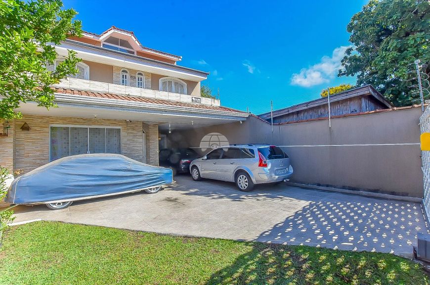 Sobrado para venda com 154 m² quadrados com 4 quartos em Uberaba - Curitiba - PR