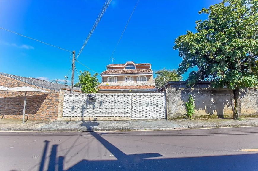 Sobrado para venda com 154 m² quadrados com 4 quartos em Uberaba - Curitiba - PR