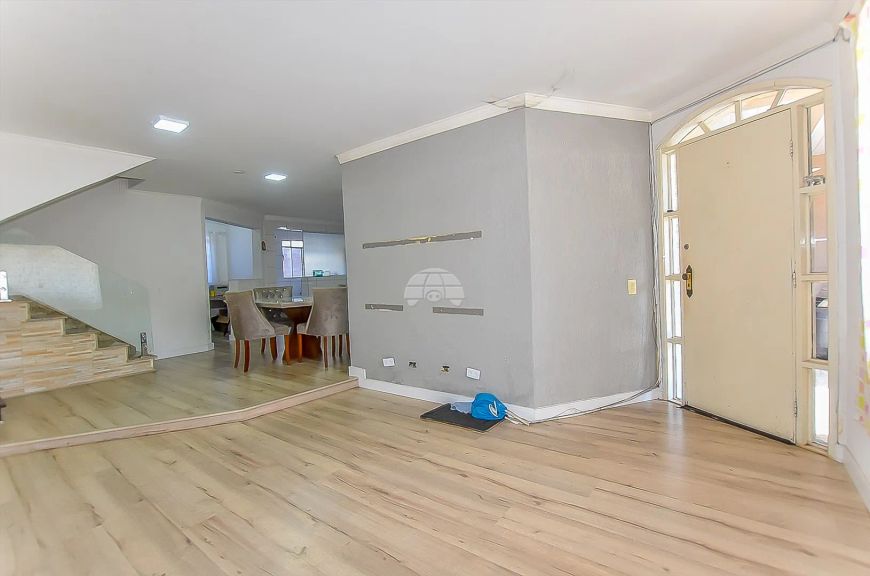 Sobrado para venda com 154 m² quadrados com 4 quartos em Uberaba - Curitiba - PR