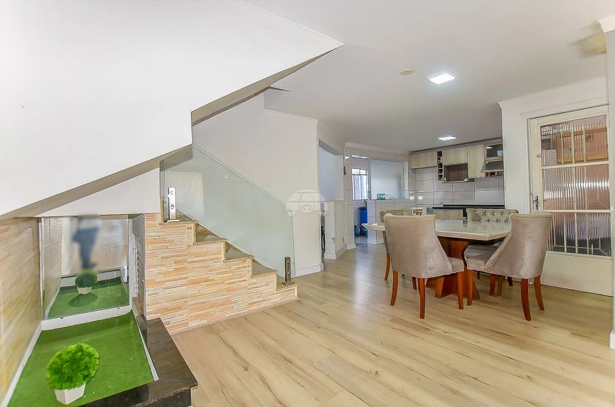 Sobrado para venda com 154 m² quadrados com 4 quartos em Uberaba - Curitiba - PR