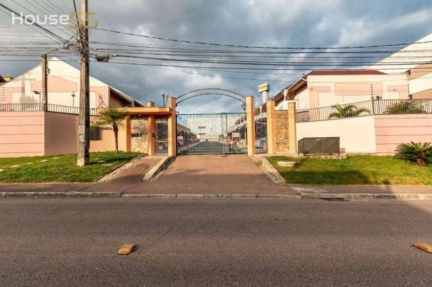 Sobrado - 2 Quartos e 2 Vagas de Garagem - Em Condomínio no Xaxim