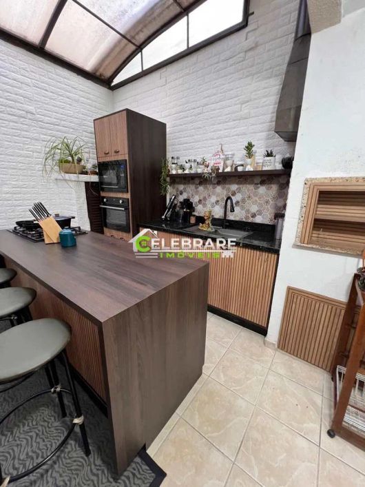 TRIPLEX COM ÁTICO PRÓXIMO AO SHOPPING PALLADIUM, ÁREA GOURMET.