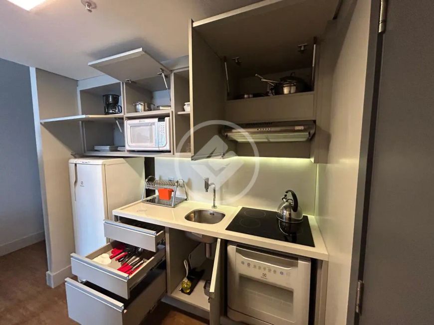 Apartamento de 1 dormitório no Batel, andar alto, mobiliado e decorado. codigo: 93822