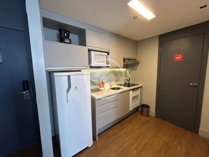 Apartamento de 1 dormitório no Batel, andar alto, mobiliado e decorado. codigo: 93822
