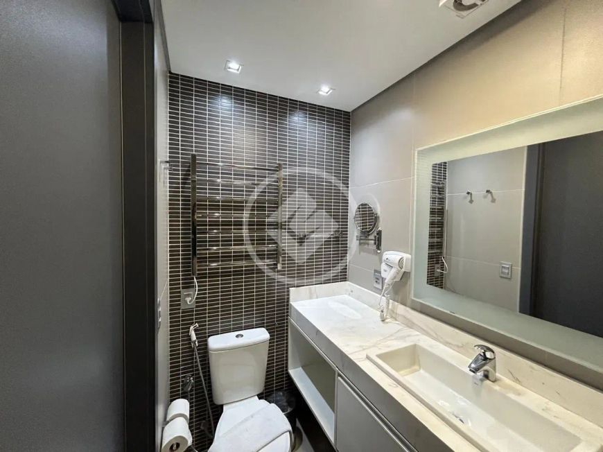 Apartamento de 1 dormitório no Batel, andar alto, mobiliado e decorado. codigo: 93822