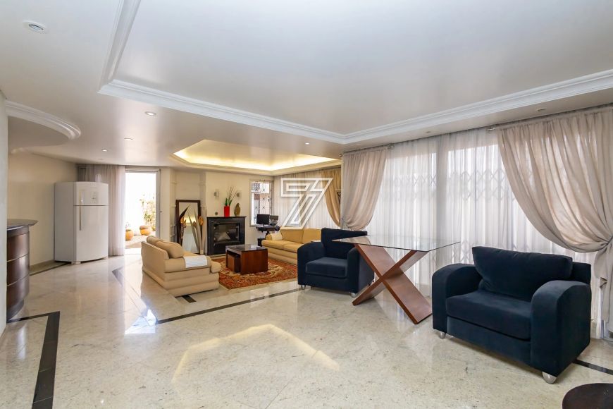Casa a venda com 567m2 privativos com 4 quartos em Bigorrilho - Curitiba - PR