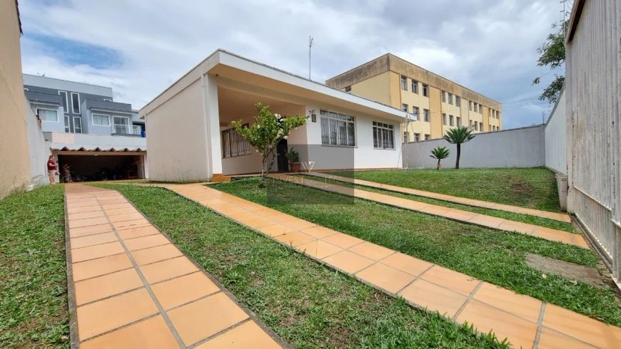 Casa térrea com terreno à venda no Água verde Curitiba-PR