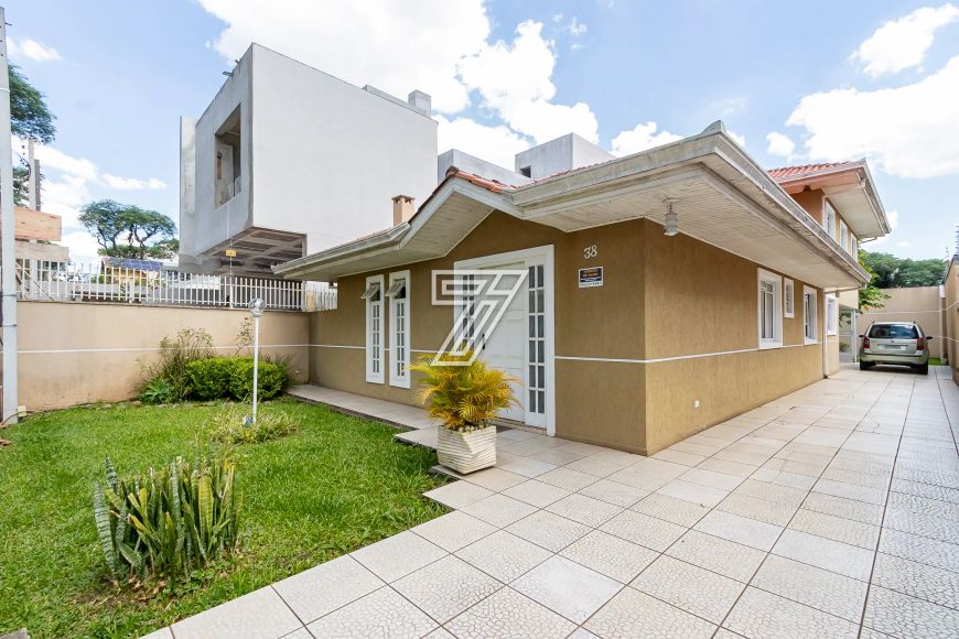CASA ÁGUA VERDE COM TERRENO 3 QUARTOS COM 6 VAGAS