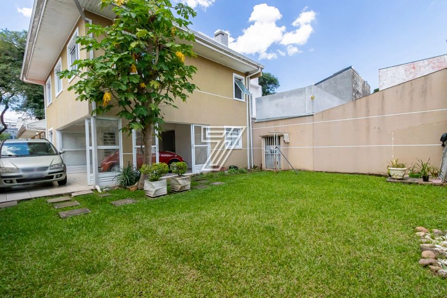 CASA ÁGUA VERDE COM TERRENO 3 QUARTOS COM 6 VAGAS