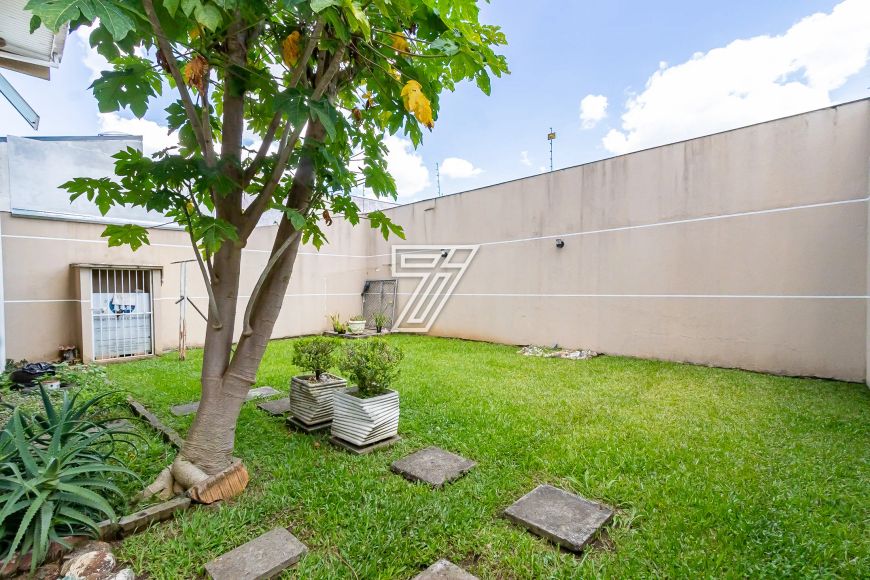 CASA ÁGUA VERDE COM TERRENO 3 QUARTOS COM 6 VAGAS
