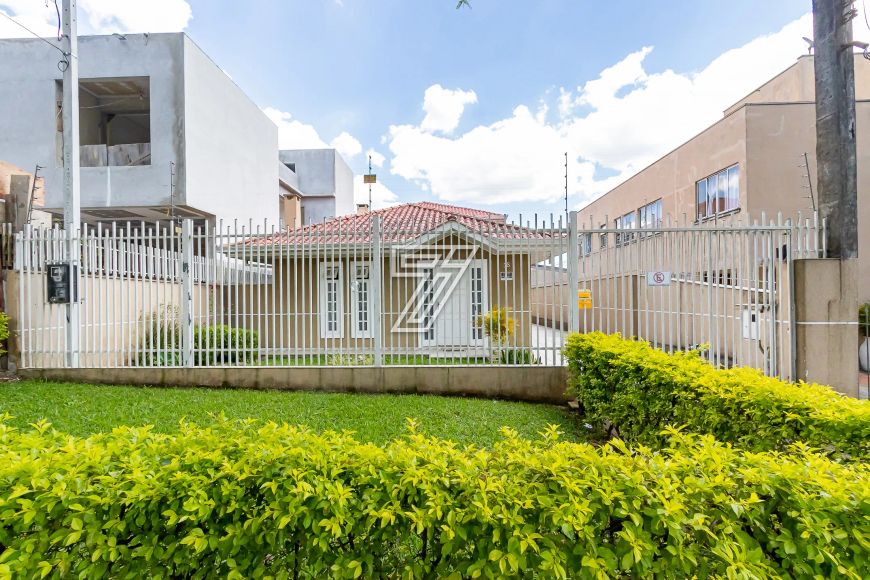 CASA ÁGUA VERDE COM TERRENO 3 QUARTOS COM 6 VAGAS