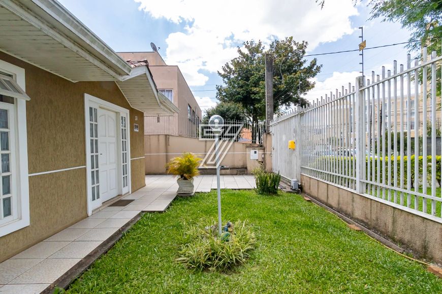 CASA ÁGUA VERDE COM TERRENO 3 QUARTOS COM 6 VAGAS