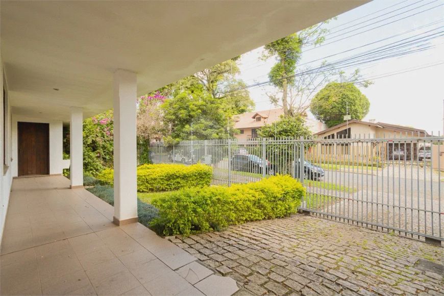 CASA Térrea para venda tem 359 metros quadrados com 7 quartos em Água Verde - Curitiba - PR