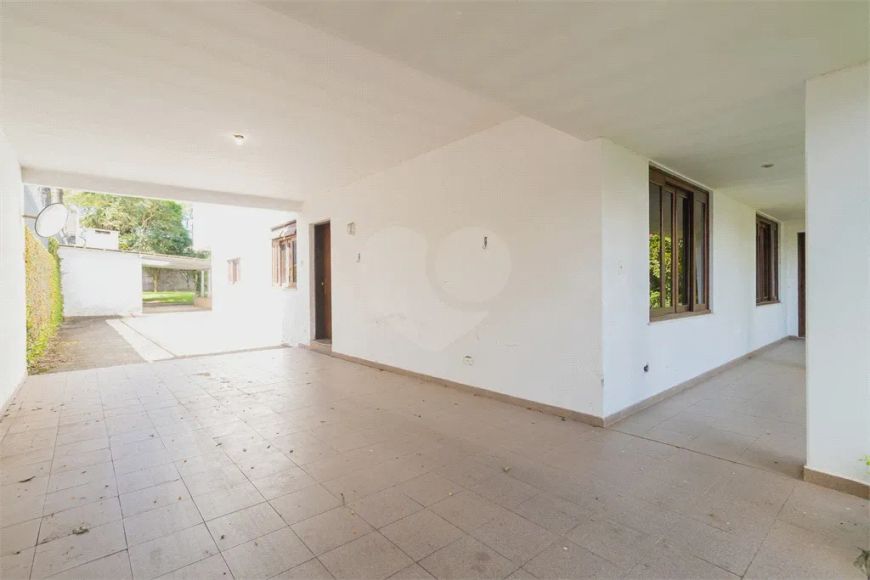 CASA Térrea para venda tem 359 metros quadrados com 7 quartos em Água Verde - Curitiba - PR